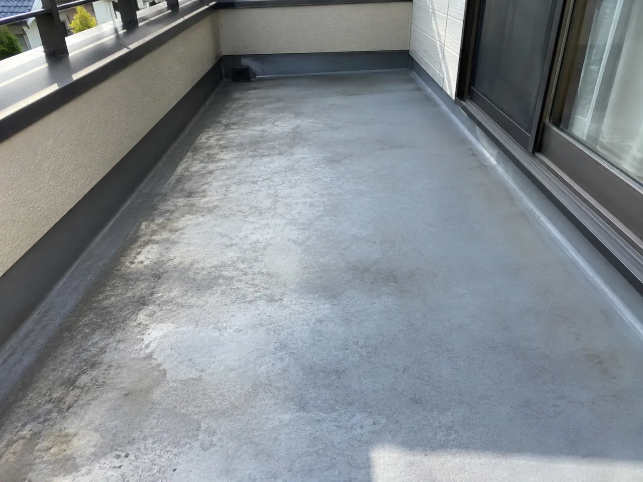 【10月最新版】名古屋市昭和区で防水工事をするタイミングは？雨漏りする前に確認したい7つの劣化サイン